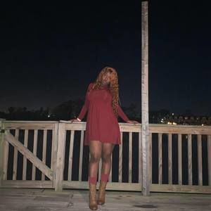 Meet your Posher, Latia